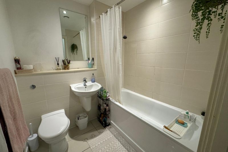 2 bed Apartment For Auction