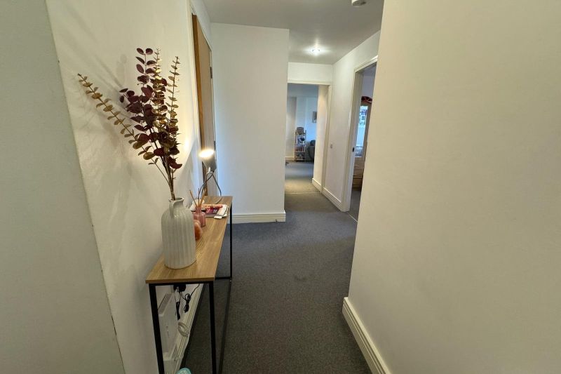 2 bed Apartment For Auction