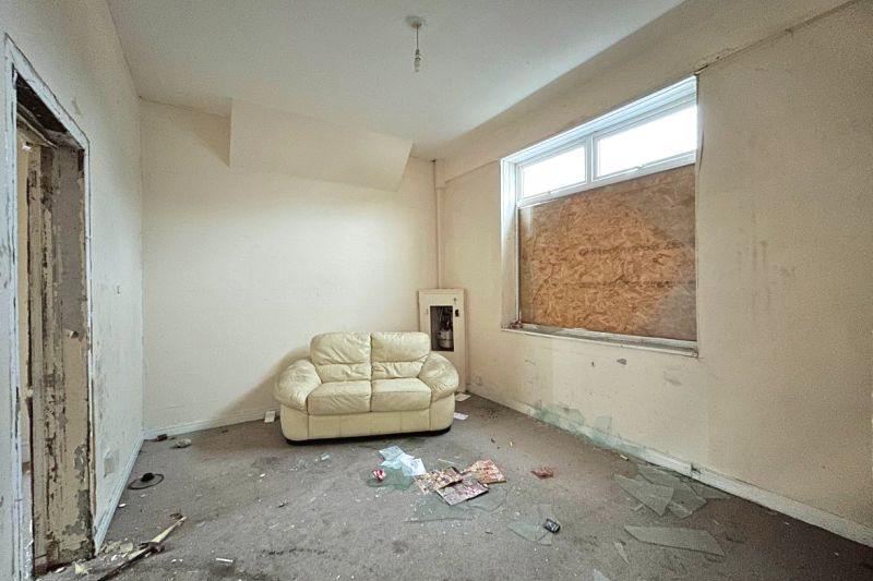 4 bed Terraced House For Auction