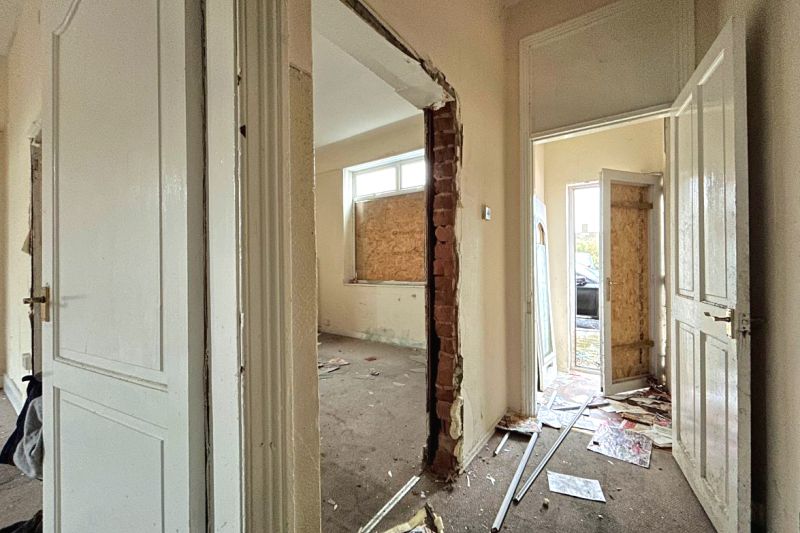 4 bed Terraced House For Auction