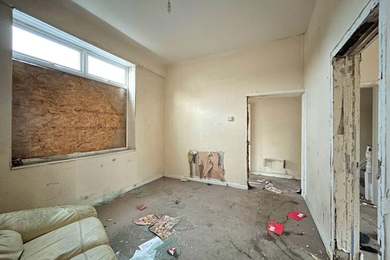 4 bed Terraced House For Auction