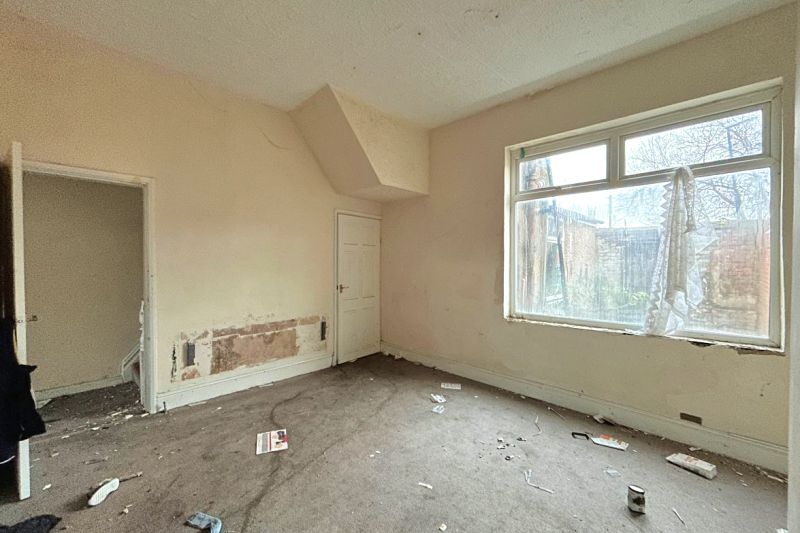 4 bed Terraced House For Auction