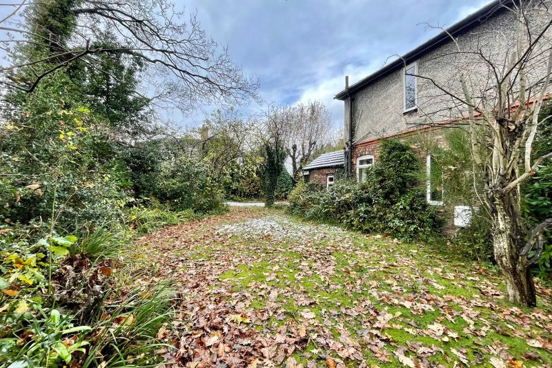 3 bed Semi-Detached House For Auction