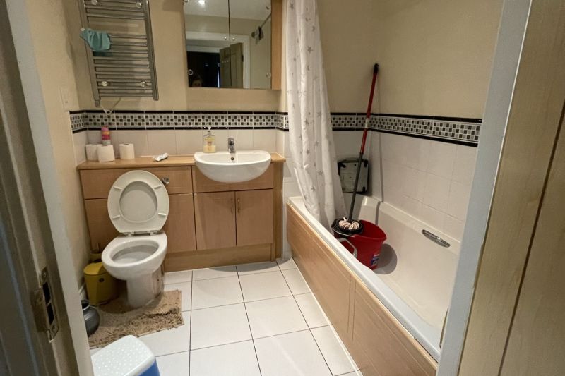 2 bed Flat For Auction