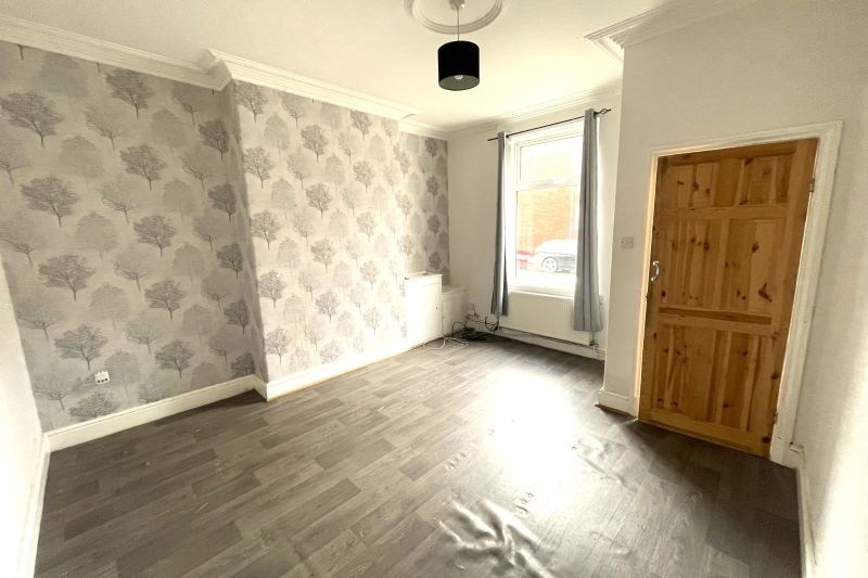 2 bed Terraced House For Auction