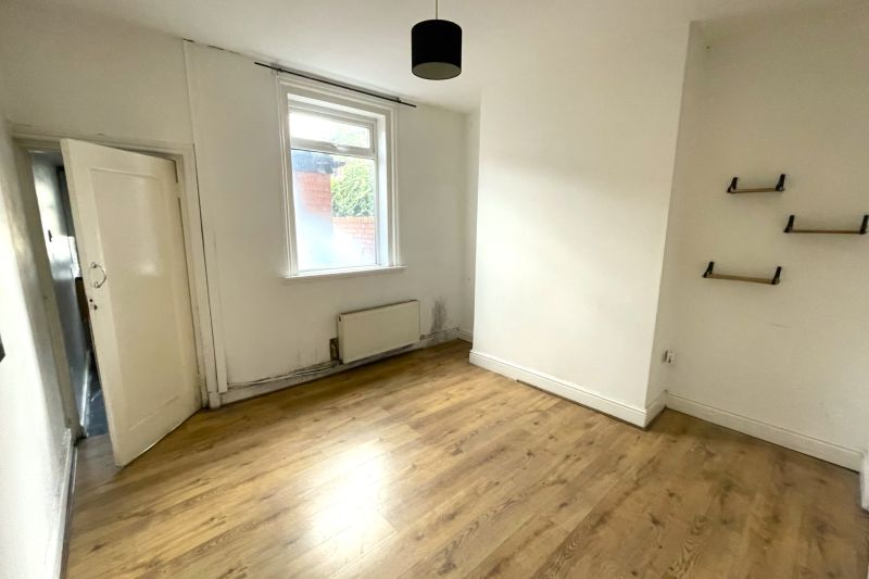 2 bed Terraced House For Auction