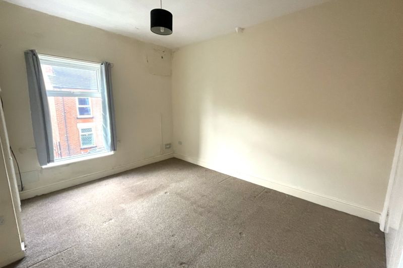 2 bed Terraced House For Auction