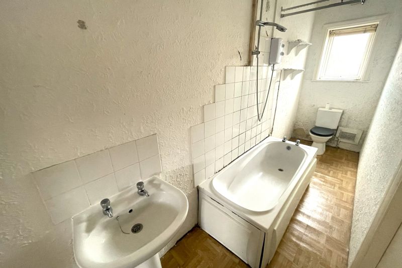 2 bed Terraced House For Auction