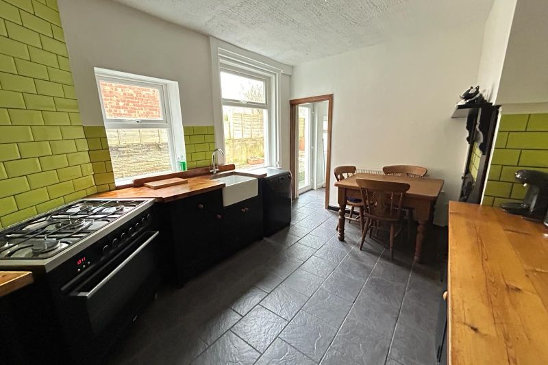 5 bed Semi-Detached House For Auction