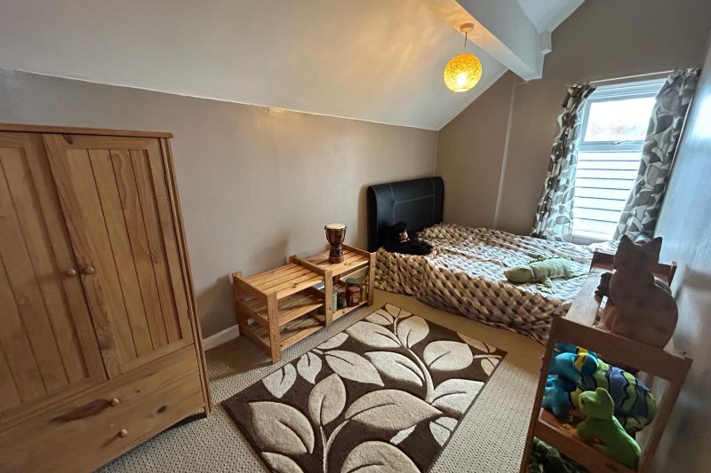 5 bed Semi-Detached House For Auction