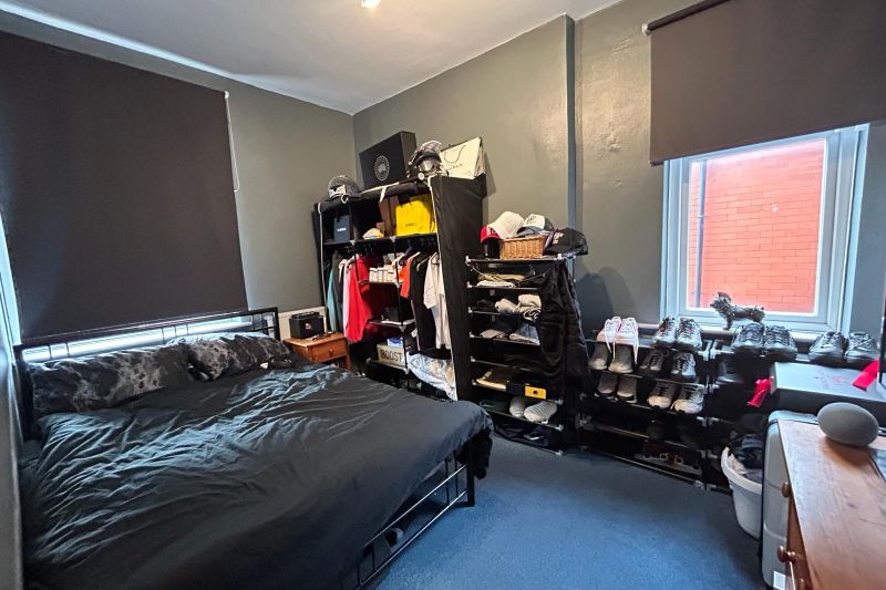 5 bed Semi-Detached House For Auction