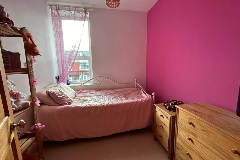 5 bed Semi-Detached House For Auction
