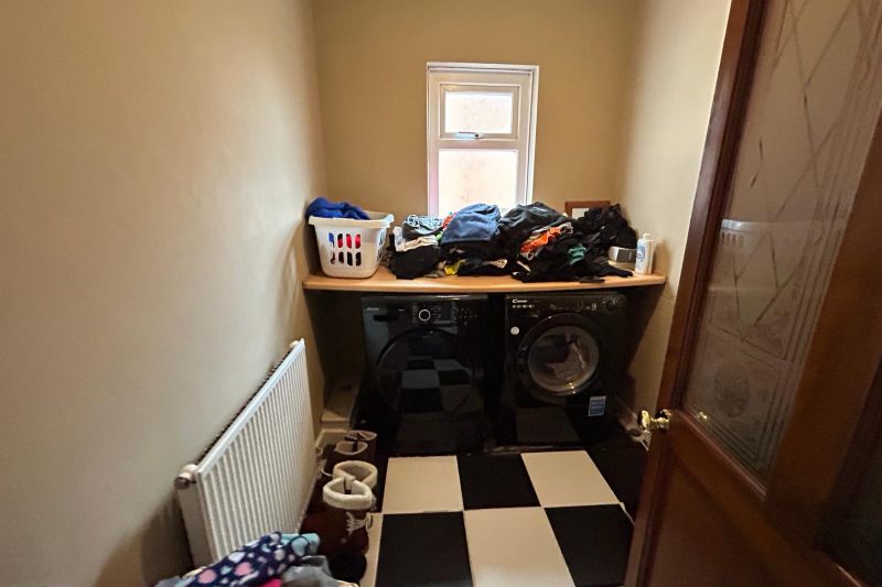 5 bed Semi-Detached House For Auction