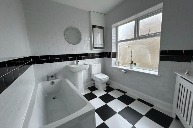 5 bed Semi-Detached House For Auction