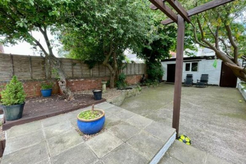 5 bed Semi-Detached House For Auction