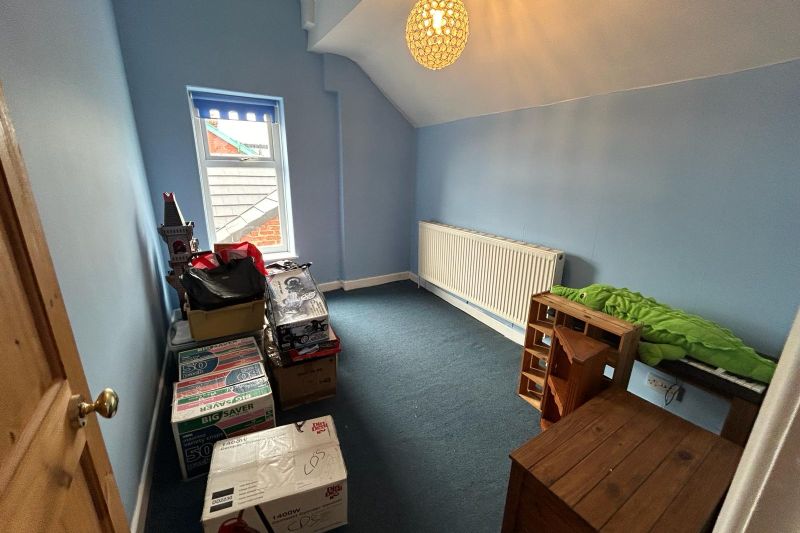 5 bed Semi-Detached House For Auction