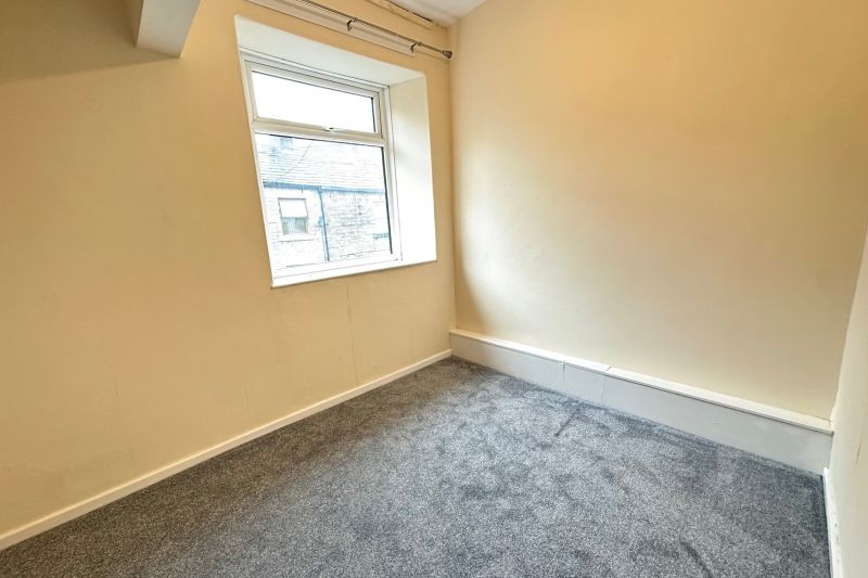 2 bed Flat For Auction