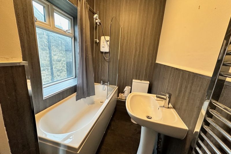 2 bed Flat For Auction