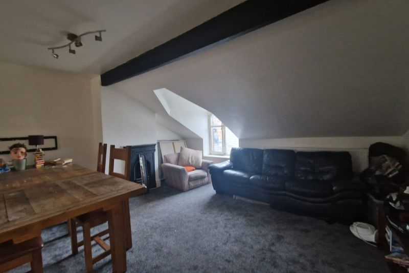 11 bed Apartment For Auction