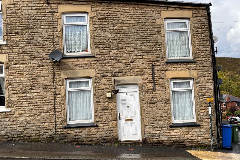 2 bed Terraced House For Auction