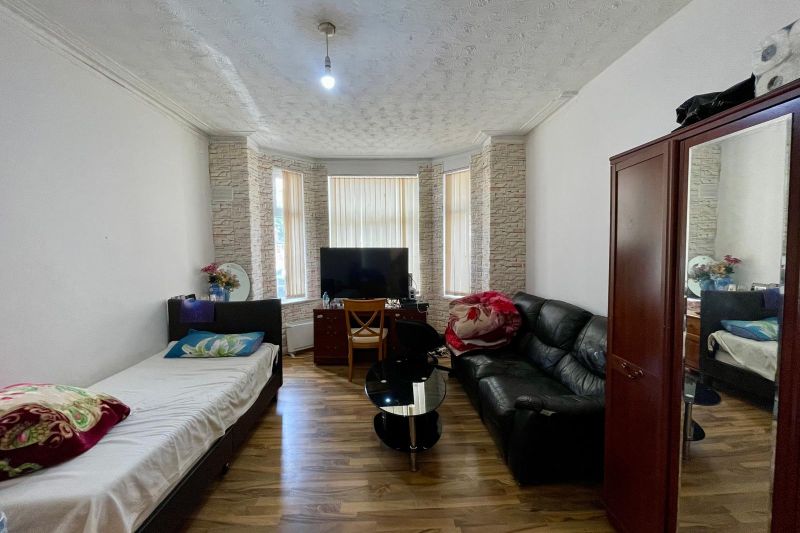 3 bed Terraced House For Auction
