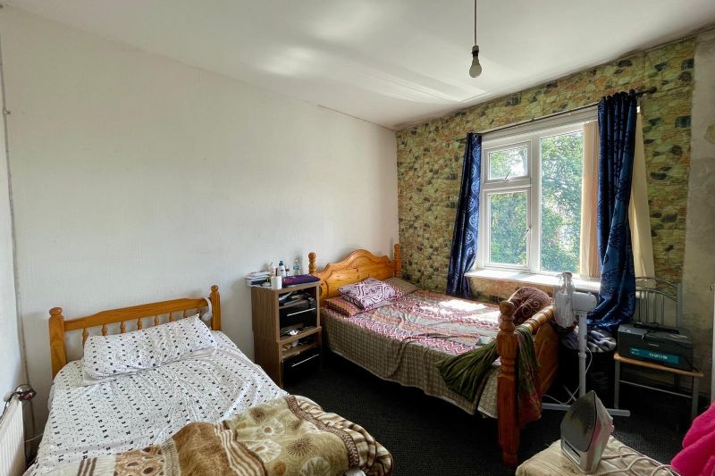 3 bed Terraced House For Auction