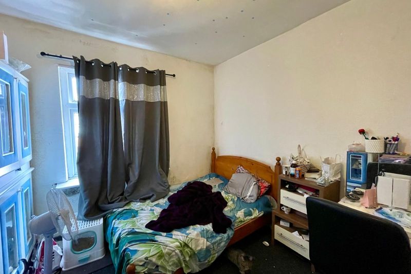 3 bed Terraced House For Auction