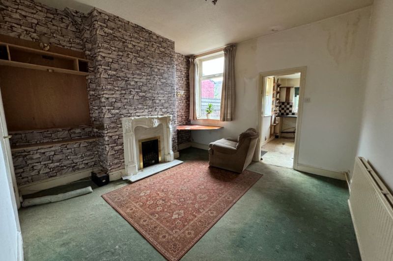 2 bed Terraced House For Auction