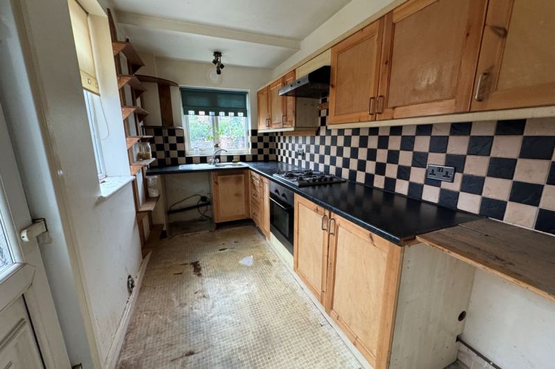 2 bed Terraced House For Auction