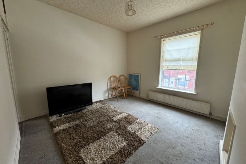 2 bed Terraced House For Auction