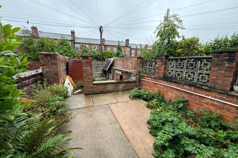 2 bed Terraced House For Auction