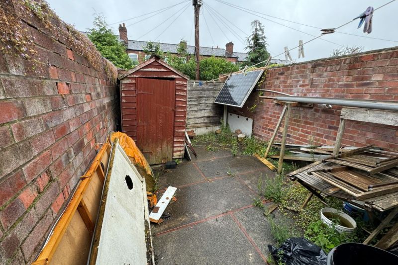 2 bed Terraced House For Auction