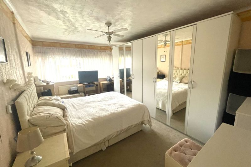 3 bed Detached House For Auction