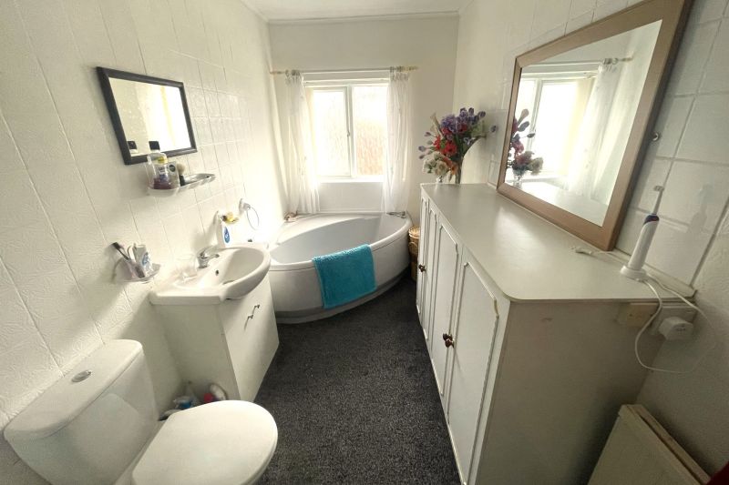 3 bed Detached House For Auction