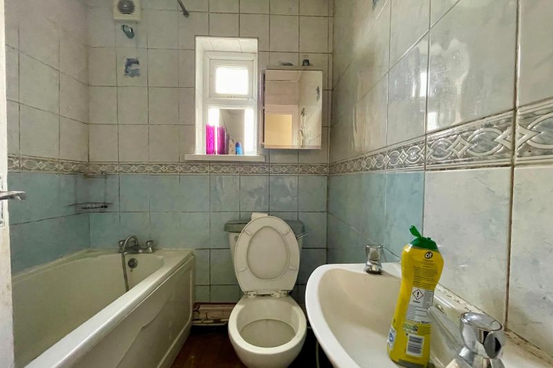 1 bed Mixed Use Commercial For Auction