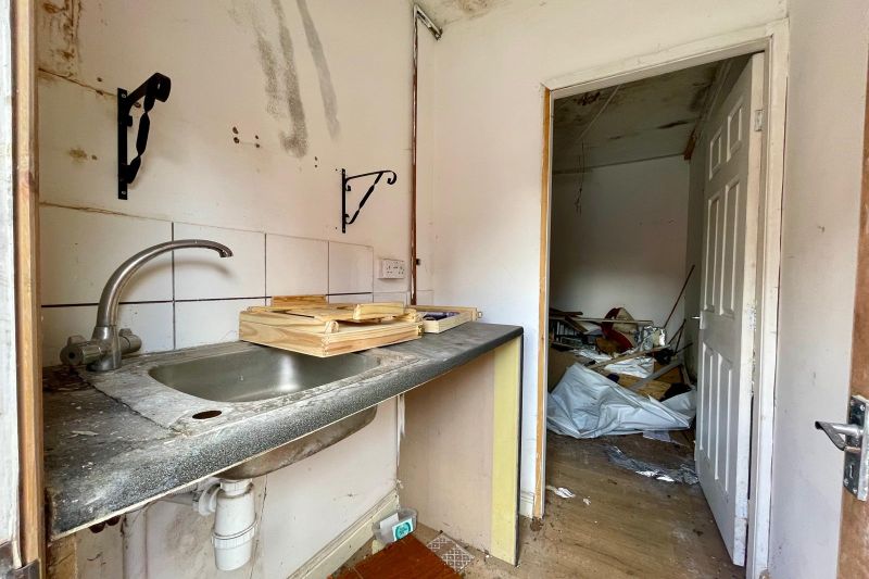 1 bed Mixed Use Commercial For Auction