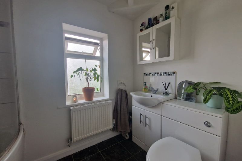 3 bed Semi-Detached House For Auction