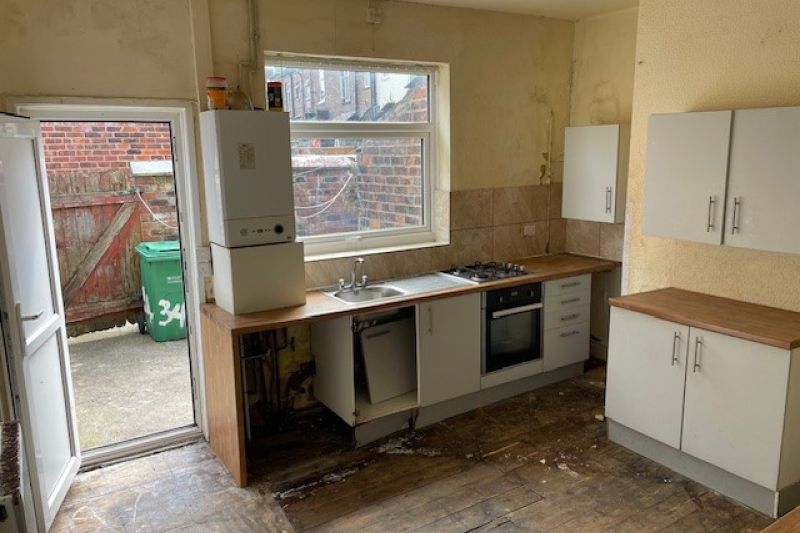 2 bed Terraced House For Auction