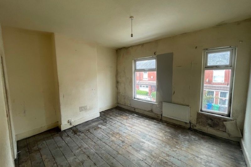 2 bed Terraced House For Auction