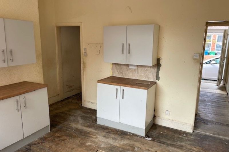 2 bed Terraced House For Auction