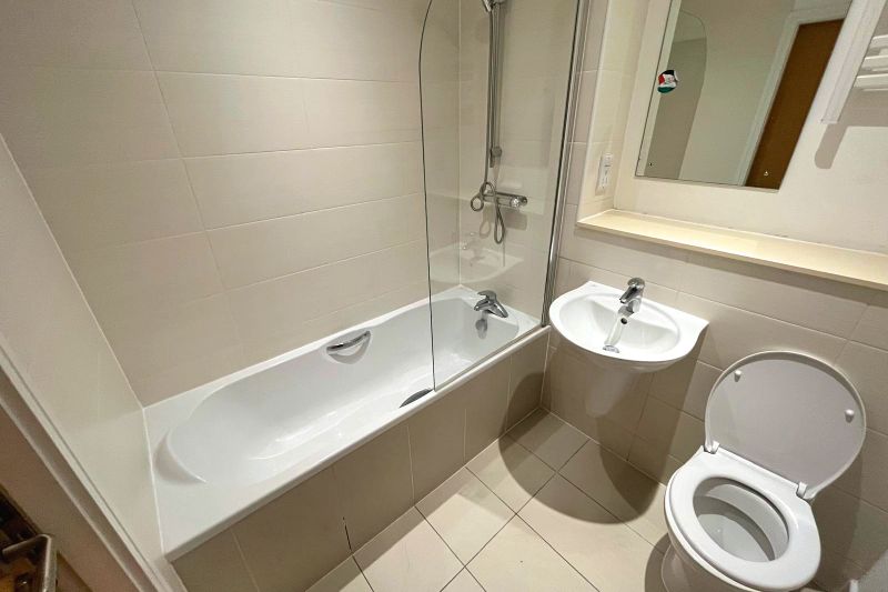 2 bed Apartment For Auction