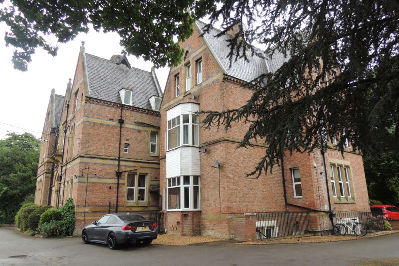 1 bed Apartment For Auction
