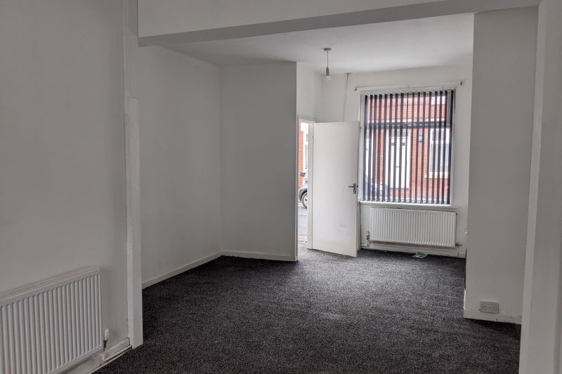 2 bed Terraced House For Auction