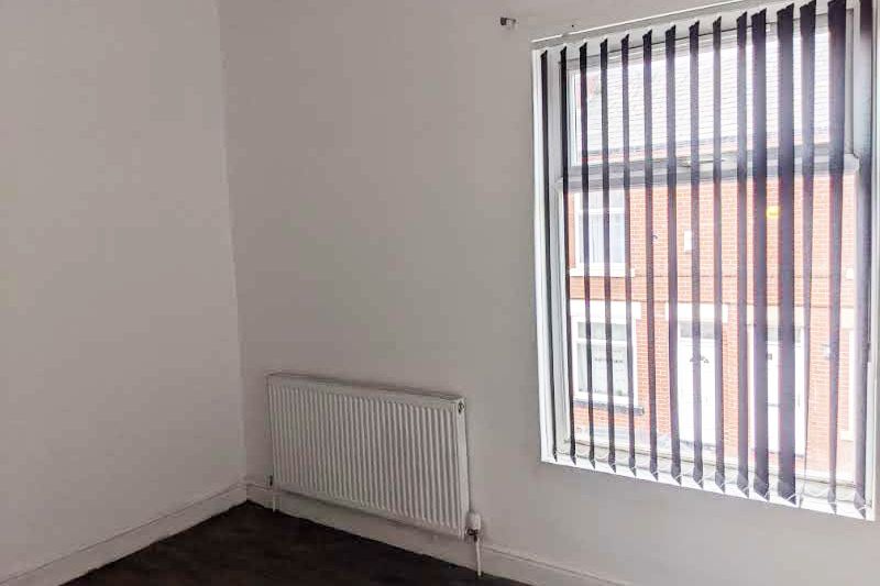 2 bed Terraced House For Auction