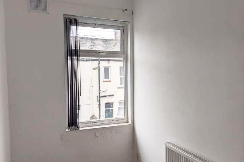 2 bed Terraced House For Auction