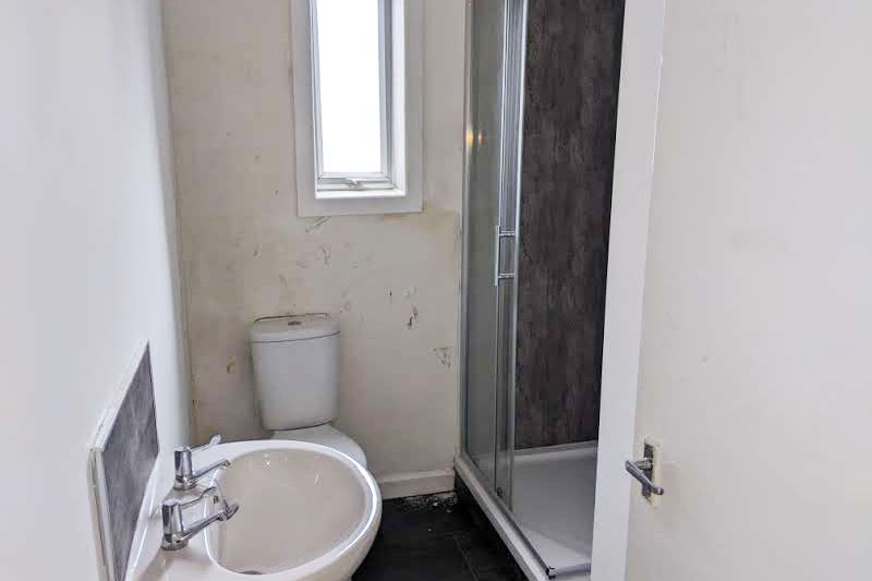 2 bed Terraced House For Auction