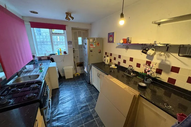 2 bed Terraced House For Auction