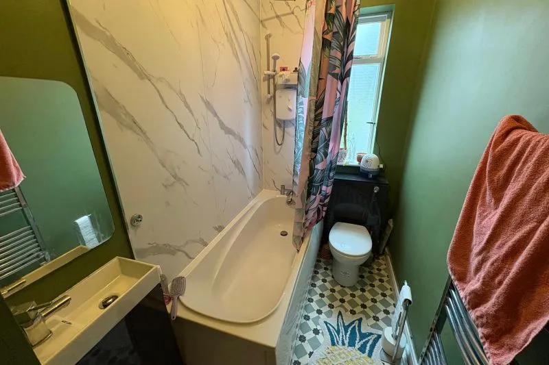 2 bed Terraced House For Auction