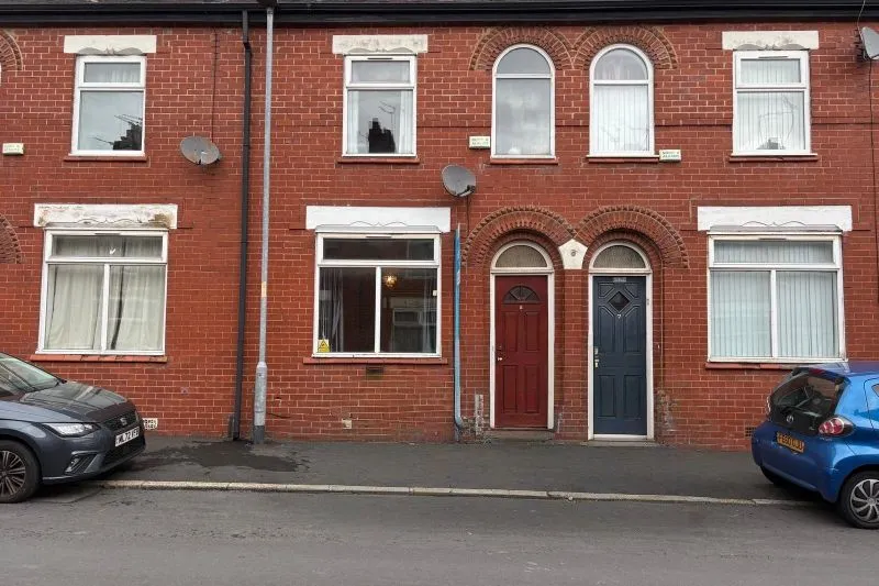 2 bed Terraced House For Auction