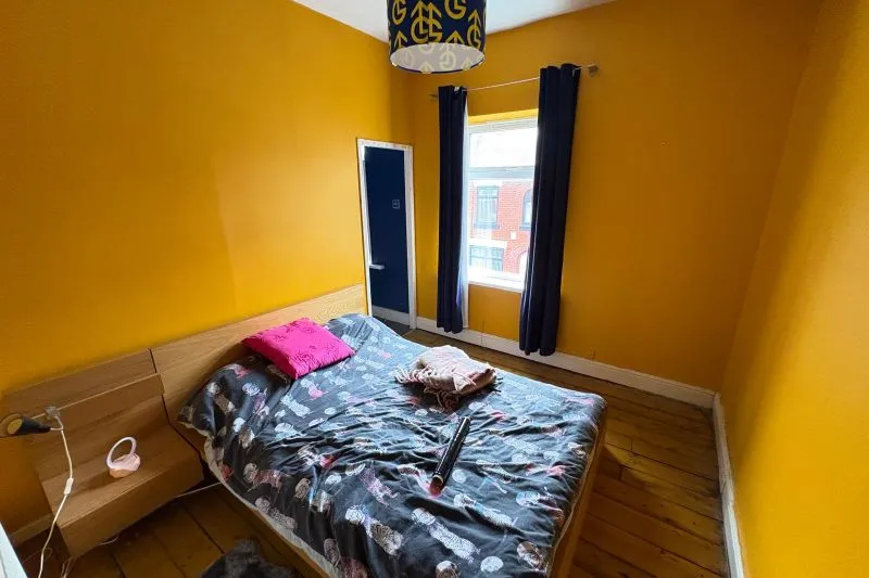 2 bed Terraced House For Auction